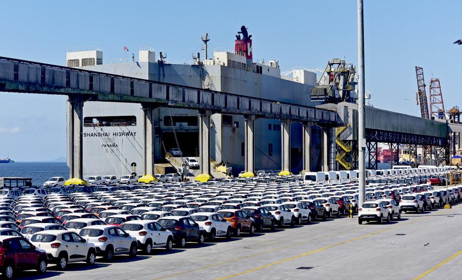 Porto de Paranaguá tem operação inédita para veículos
