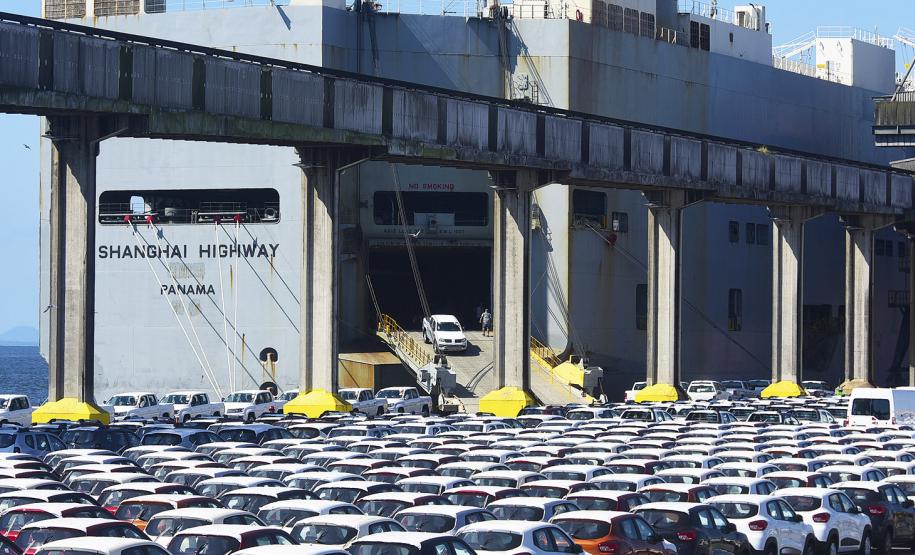 Porto de Paranaguá tem operação inédita para veículos