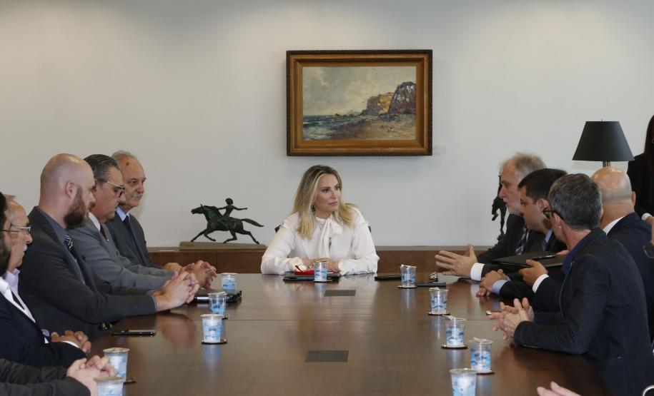 Cida repassa R$ 5,6 milhões a Paranaguá para combate a zoonoses