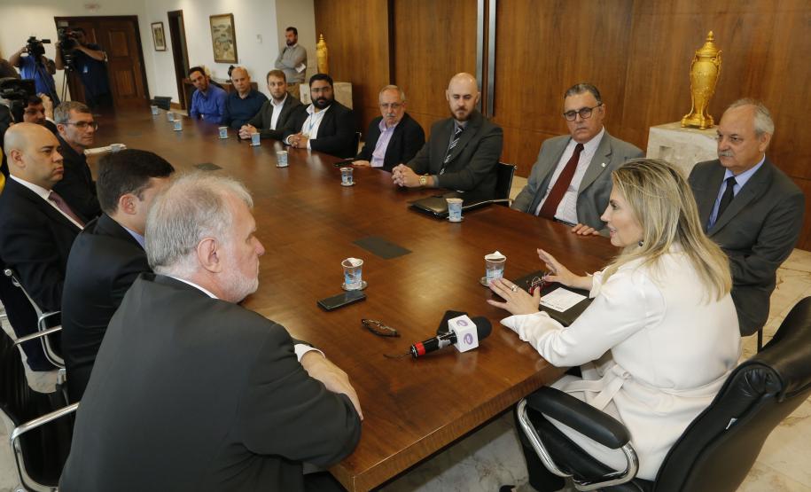 Cida repassa R$ 5,6 milhões a Paranaguá para combate a zoonoses