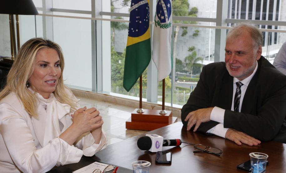 Cida repassa R$ 5,6 milhões a Paranaguá para combate a zoonoses