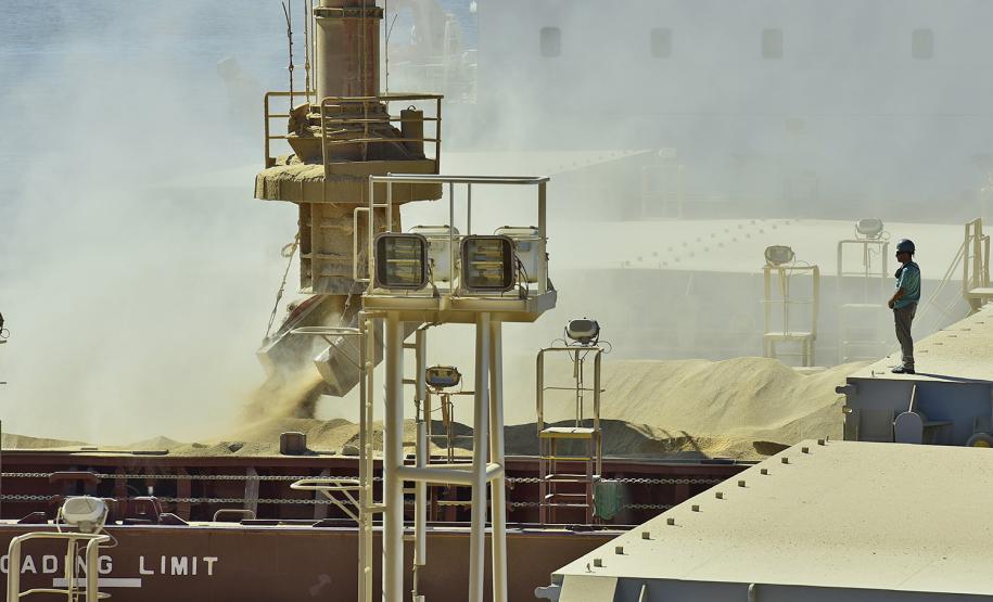 Porto de Paranaguá tem aumento de 14% na movimentação de abril