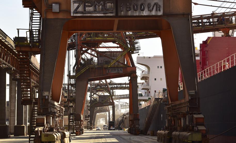 Porto de Paranaguá tem aumento de 14% na movimentação de abril