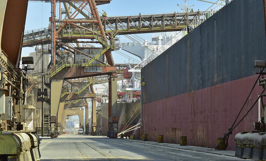 Porto de Paranaguá tem aumento de 14% na movimentação de abril