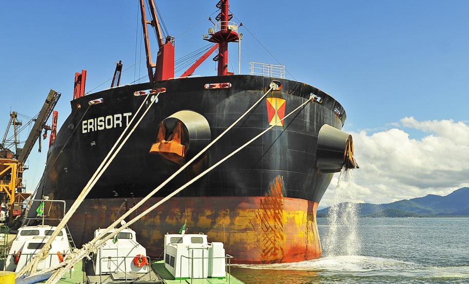 Appa verifica água de lastro de 98% dos navios em Paranaguá