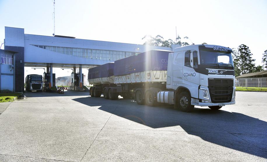 Após 9 dias de paralisação, caminhões voltam a descarregar no Porto de Paranaguá