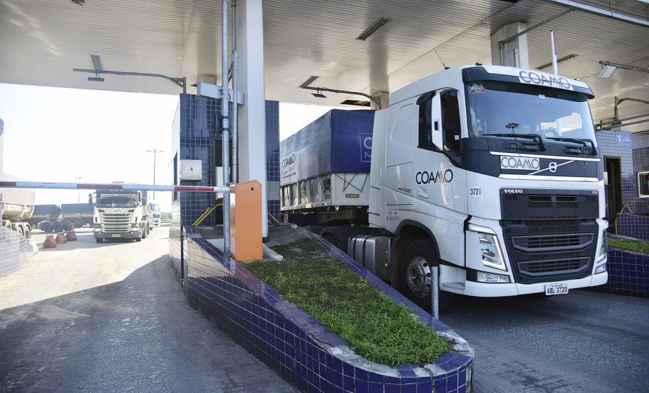 Após 9 dias de paralisação, caminhões voltam a descarregar no Porto de Paranaguá