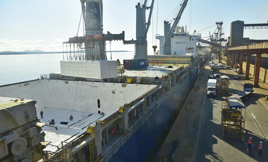 A empresa, maior produtora e exportadora de papéis do Brasil, escolheu o porto paranaense para realizar a movimentação de celulose e derivados. Desde 2016, quando começou a operar no Estado, foram 1.779.796 toneladas transportadas.