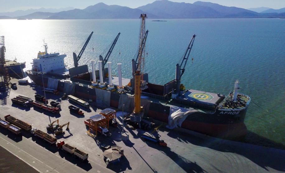 Modernização dos portos reduz multas do setor de fertilizantes em 72% Dados do Sindiadubos mostram esse índice de redução nos custos de sobre-estadia para os importadores do produto. Isso representa economia de U$ 70 milhões ao ano - ou 67%.