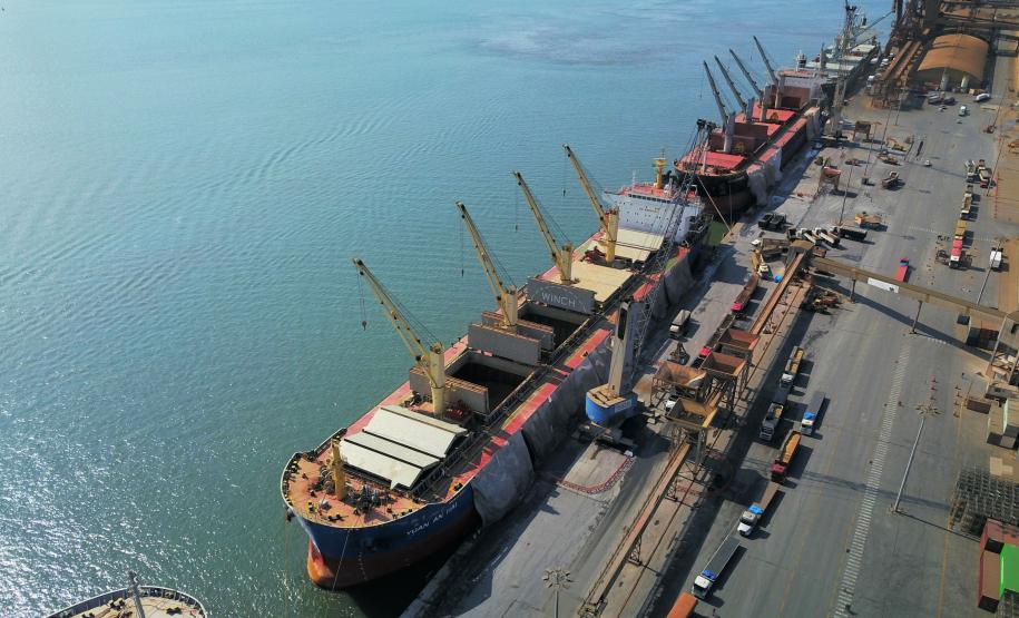 Modernização dos portos reduz multas do setor de fertilizantes em 72% Dados do Sindiadubos mostram esse índice de redução nos custos de sobre-estadia para os importadores do produto. Isso representa economia de U$ 70 milhões ao ano - ou 67%.