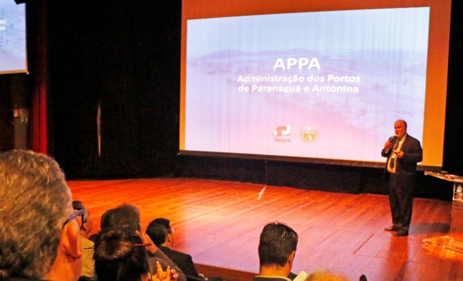 Modernização dos portos reduz multas do setor de fertilizantes em 72% Em 2011, o valor da demurrage por tonelada de fertilizante em Paranaguá era de U$ 16,88. Em 2016, caiu para U$ 7,05 por tonelada; em 2017 para U$ 4,68 e em 2018 passou para U$4,70 dólares por tonelada - uma queda de 72% em sete anos