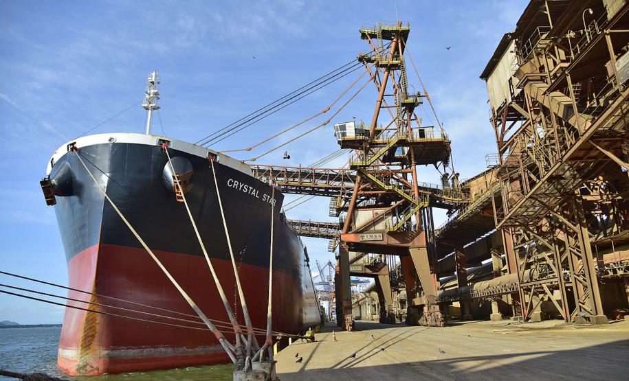 Desde janeiro até outubro, o porto exportou 19,2 milhões de toneladas destes produtos. A quantidade é 13% maior que o alcançado em todo o ano passado, quando foram 17 milhões de toneladas.