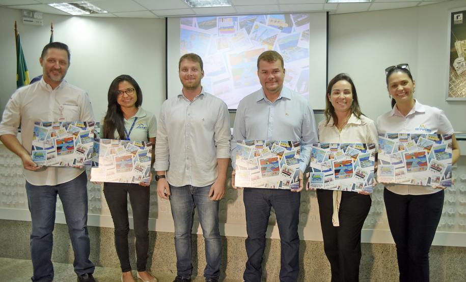 Assinatura entre os Portos do Paraná e as prefeituras de Paranaguá e Antonina aconteceu nesta quarta-feira (14). Pelo quinto ano consecutivo, estudantes vão participar de atividades de educação ambiental por meio de visitas ao Porto de Paranaguá.