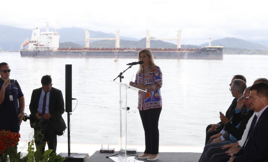 O Porto de Paranaguá ganha mais capacidade de embarque com os dois novos conjuntos de obras, que somam R$ 509 milhões em investimentos. Uma é a dragagem do canal de acesso ao porto.