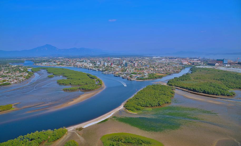 Empregos e tributos geram desenvolvimento de Paranaguá