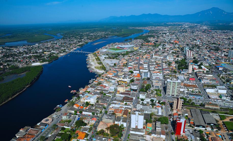 Empregos e tributos geram desenvolvimento de Paranaguá