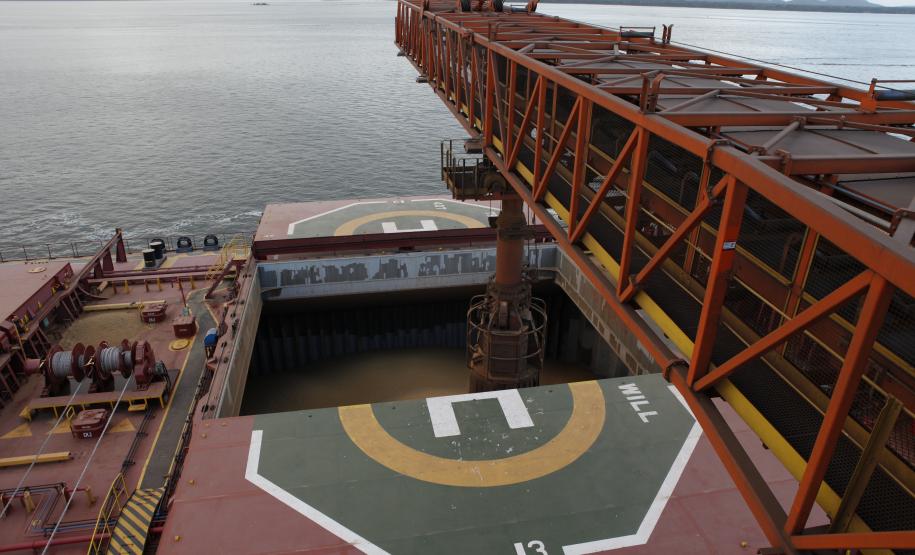 A partir desta semana, a expectativa é um aumento tanto no fluxo de caminhões para descarga do produto, quanto no número de navios para carregar as commodities com destino a outros países.