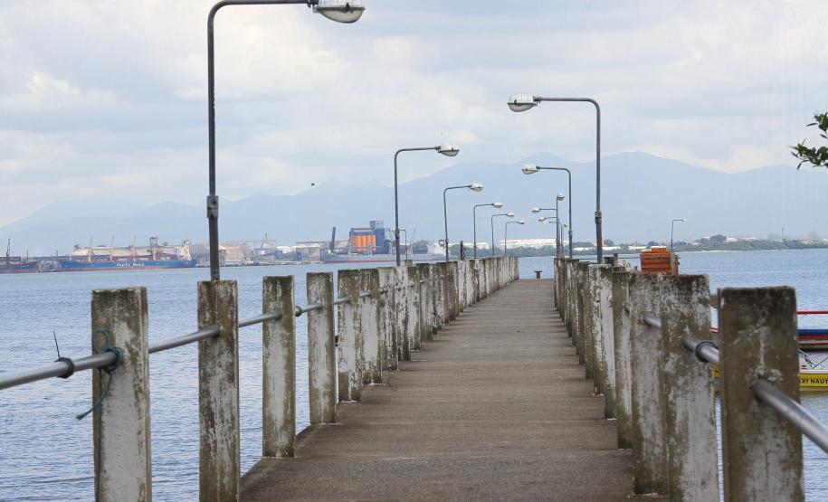 Na próxima semana, serão feitos os primeiros levantamentos e inspeções nas comunidades do Litoral paranaense que receberão trapiches para embarque e desembarque de passageiros e pescadores. Ao todo, serão 14 estruturas pagas pela Administração dos Portos do Paraná: nove serão reformadas e cinco novos trapiches construídos.