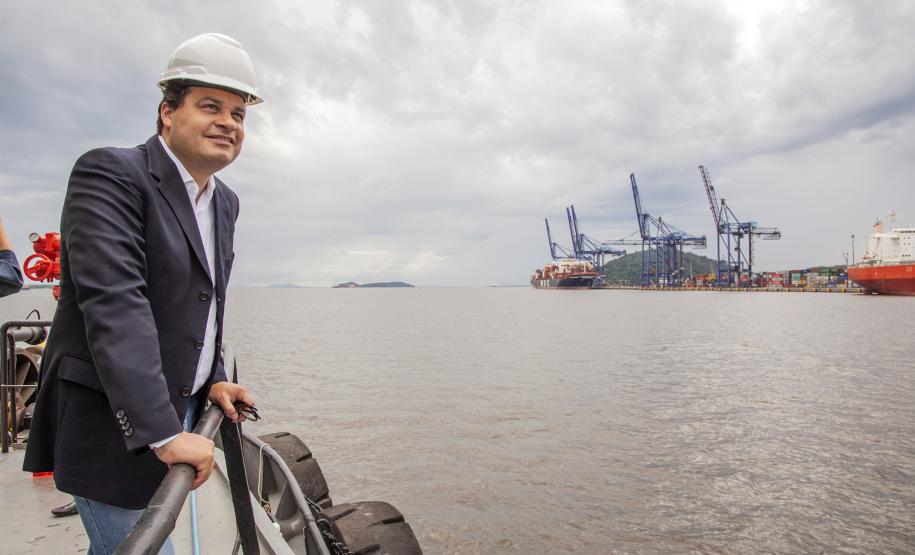 Secretário Sandro Alex  em visita recente ao Porto de Paranaguá