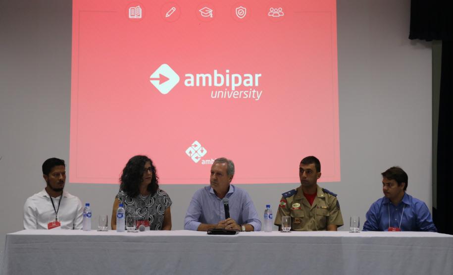 Equipe de Meio Ambiente da Administração dos Portos do Paraná participa do 25º Cooperaportos. Evento reúne profissionais de gestão ambiental dos portos do país. Na foto, Maria Luiz (Antaq e demais autoridades).
