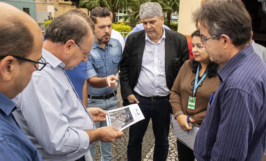 Porto vai revitalizar vias de acesso ao Santuário de Nossa Senhora do Rocio Os Portos do Paraná farão convênio com o Município de Paranaguá para recuperar as vias do entorno do Santuário Estadual de Nossa Senhora do Rocio. A obra visa melhorar o acesso da comunidade local, dos visitantes e peregrinos. O anúncio foi feito nesta terça-feira (27), no salão paroquial do Santuário.