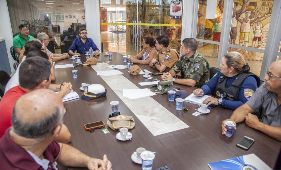 Objetivo é dar mais agilidade no atendimento aos caminhoneiros que chegam para descarregar no Porto de Paranaguá. Grupo discute formas efetivas de combater assaltos, vazadas e crimes ambientais.