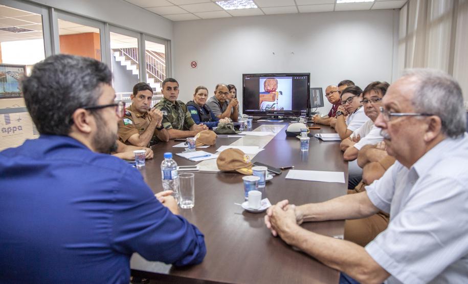 Objetivo é dar mais agilidade no atendimento aos caminhoneiros que chegam para descarregar no Porto de Paranaguá. Grupo discute formas efetivas de combater assaltos, vazadas e crimes ambientais.