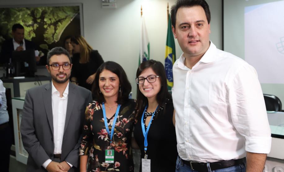 No evento com o governador foi divulgado o resultado de uma seleção interna dos Portos do Paraná que definiu duas funcionárias do quadro permanente para participar de um curso de Gestão Portuária para Mulheres, em Le Havre, na França. A bióloga Jaqueline Diettrich e a contadora Karina Jara Faria foram as vencedoras do concurso, que levou em consideração análise de currículo e domínio da língua inglesa.