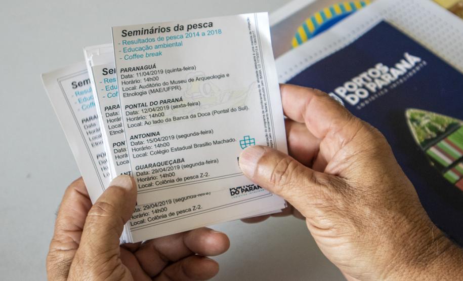 A Diretoria de Meio Ambiente da Administração dos Portos do Paraná convoca os pescadores de Paranaguá, Pontal do Sul, Antonina e Guaraqueçaba para participar dos Seminários da Pesca que começam já na próxima semana. Durante os encontros, os profissionais receberão uma devolutiva com os resultados de quatro anos de monitoramento atividade na região.