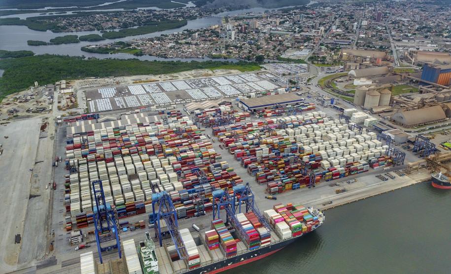 Tempo de espera dos navios nos Portos do Paraná diminui 46%