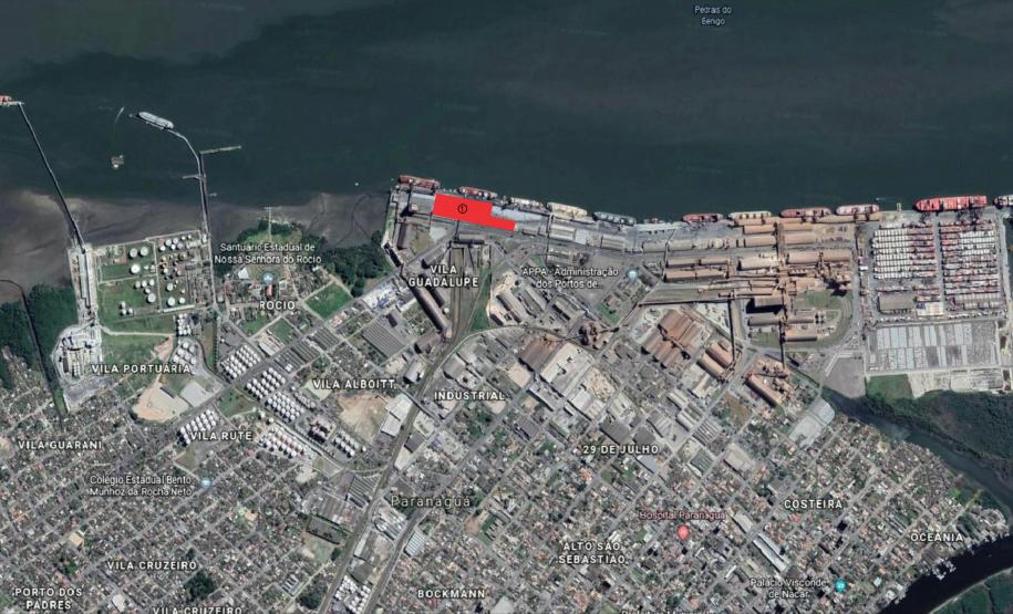 O Porto de Paranaguá terá uma nova área de cerca de 27,5 mil metros quadrados, na faixa primária, destinada à operação de celulose, na extremidade oeste do cais comercial. A Secretaria Nacional de Portos divulgou o edital nesta sexta-feira (112). O investimento previsto é de R$ 103 milhões.