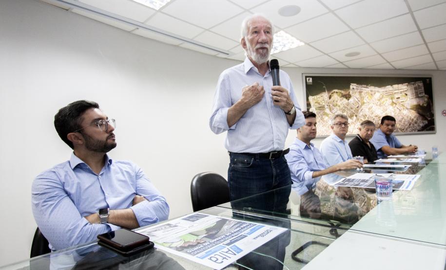 Além de sobrevoarem a área de abrangência dos dois portos, os representantes do Governo do Estado realizaram visita técnica ao cais do Porto de Paranaguá e, na sede administrativa, conversaram com empresários e colaboradores