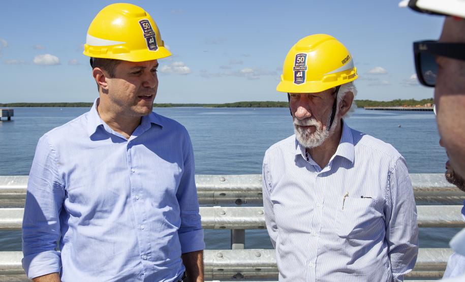 Além de sobrevoarem a área de abrangência dos dois portos, os representantes do Governo do Estado realizaram visita técnica ao cais do Porto de Paranaguá e, na sede administrativa, conversaram com empresários e colaboradores