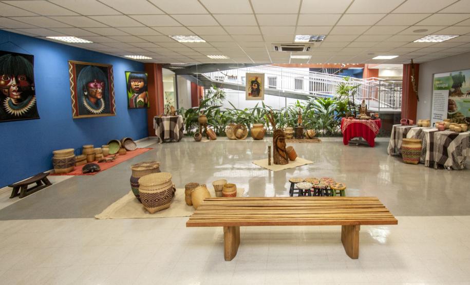 Porto de Paranaguá recebe exposição de artesanato indígena