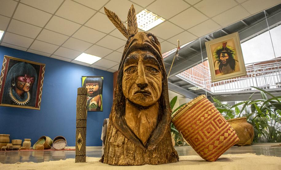 Porto de Paranaguá recebe exposição de artesanato indígena