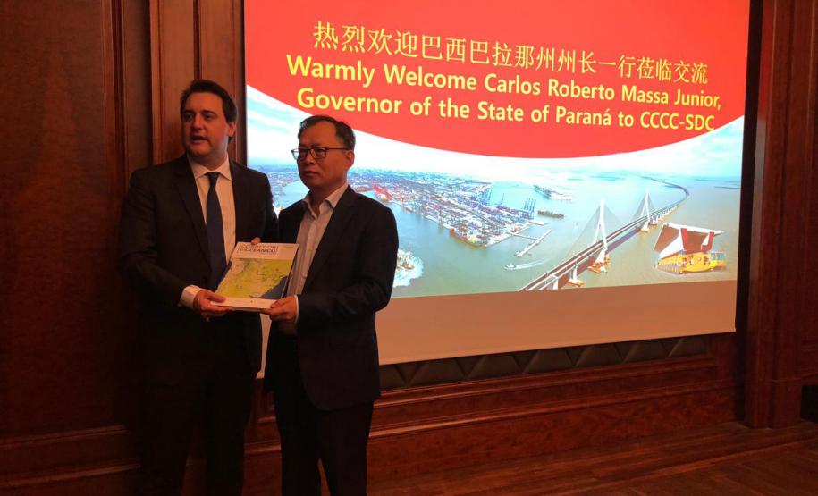 Missao Brasil China 2 Comitiva paranaense teve reunião com executivos da China Communication Construction Company (CCCC), uma das maiores empresas chinesas que, no setor de infraestrutura e logística, opera rodovias, ferrovias, metrôs, portos e aeroportos.