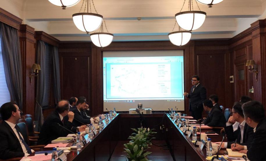 Missao Brasil China 2 Comitiva paranaense teve reunião com executivos da China Communication Construction Company (CCCC), uma das maiores empresas chinesas que, no setor de infraestrutura e logística, opera rodovias, ferrovias, metrôs, portos e aeroportos.