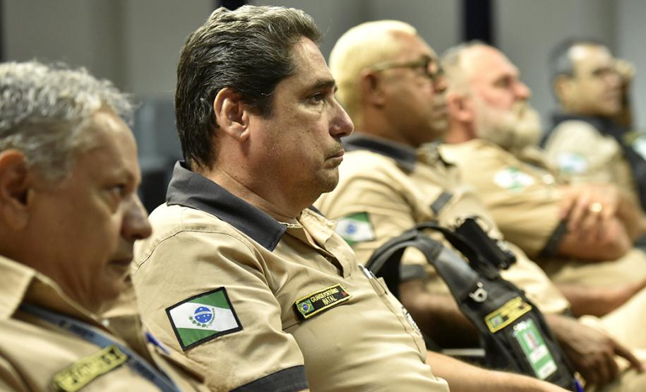 Portos do Paraná fortalecem segurança no cais Além da atuação conjunta com Polícia Militar, Polícia Rodoviárias Federal e Estadual e Guarda Municipal, na segurança de caminhões e veículos na entrada da cidade, a Unidade Administrativa de Segurança Portuária (UASP) atua para coibir ações criminosas dentro do cais público.