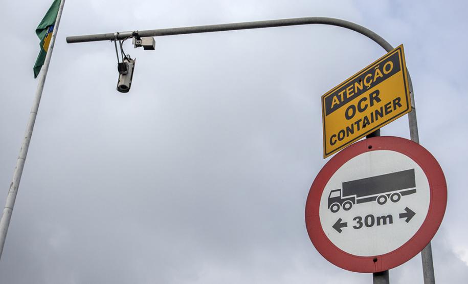 Portos do Paraná fortalecem segurança no cais Além da atuação conjunta com Polícia Militar, Polícia Rodoviárias Federal e Estadual e Guarda Municipal, na segurança de caminhões e veículos na entrada da cidade, a Unidade Administrativa de Segurança Portuária (UASP) atua para coibir ações criminosas dentro do cais público.