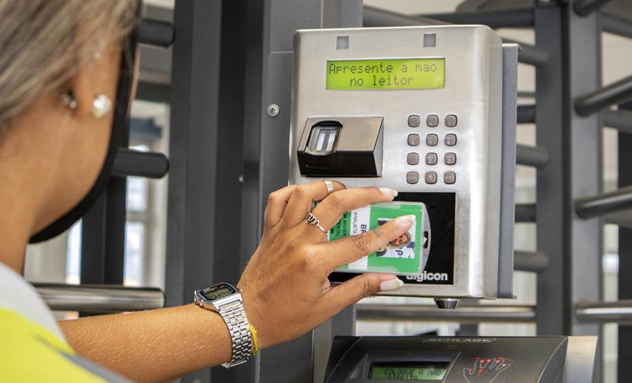 Portos do Paraná fortalecem segurança no cais Além da atuação conjunta com Polícia Militar, Polícia Rodoviárias Federal e Estadual e Guarda Municipal, na segurança de caminhões e veículos na entrada da cidade, a Unidade Administrativa de Segurança Portuária (UASP) atua para coibir ações criminosas dentro do cais público.