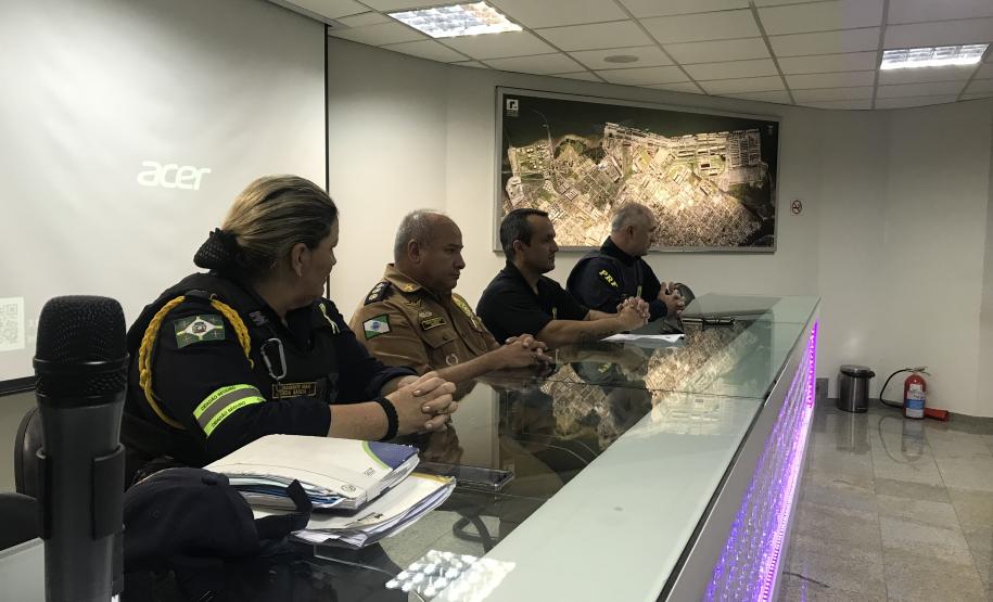 Ações conjuntas reduzem 76% as vazadas em Paranaguá Forças de segurança se reuniram nesta sexta-feira, na adminstração dos Portos do Paraná