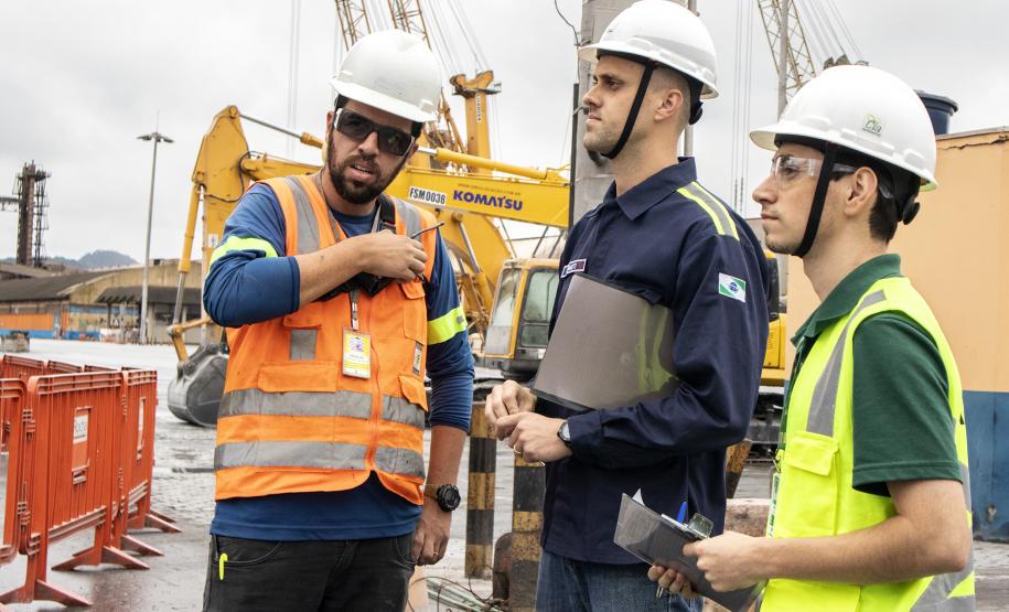 A equipe do Serviço Especializado em Engenharia de Segurança e em Medicina do Trabalho (Sesmet), vinculado à Diretoria de Meio Ambiente dos Portos do Paraná, passa a utilizar o Índice de Segurança Portuária (ISP). A ferramenta gerencial permite identificar o número de desvios comportamentais observados nas atividades que ocorrem nas áreas portuárias e relacioná-los com o potencial que esses desvios possuem para a ocorrência de acidentes de trabalho.