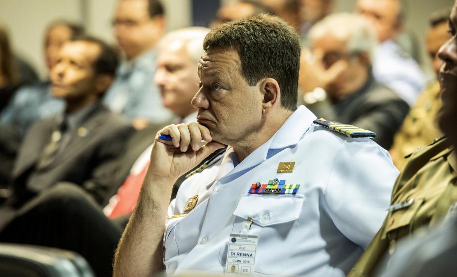 Portos recebem alunos da Escola Superior de Guerra Civis e militares recebidos pela diretoria são alunos do Curso de Logística e Mobilização Nacional. O objetivo da visita foi reunir informações para os trabalhos acadêmicos do grupo