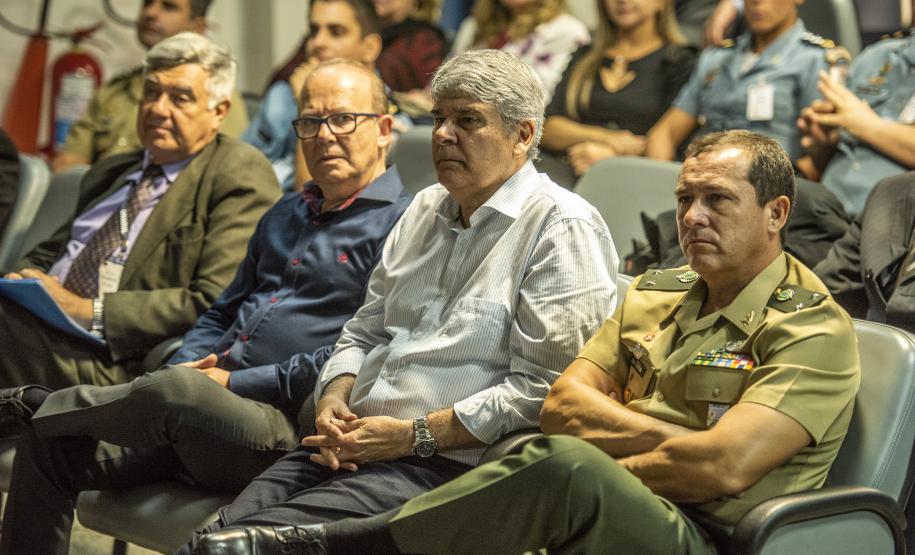 Portos recebem alunos da Escola Superior de Guerra Civis e militares recebidos pela diretoria são alunos do Curso de Logística e Mobilização Nacional. O objetivo da visita foi reunir informações para os trabalhos acadêmicos do grupo
