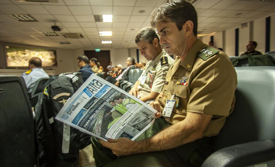Portos recebem alunos da Escola Superior de Guerra Civis e militares recebidos pela diretoria são alunos do Curso de Logística e Mobilização Nacional. O objetivo da visita foi reunir informações para os trabalhos acadêmicos do grupo