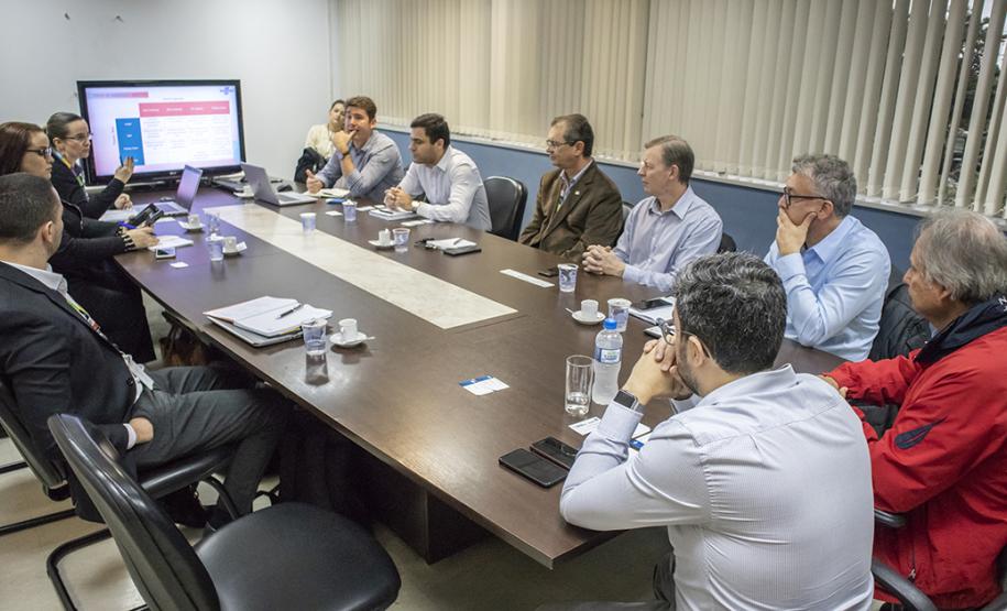 Portos do Paraná e Sebrae discutem apoio à pequenas empresas Porto de Paranaguá quer aumentar o número de produtos e serviços contratados por fornecedores do Litoral, em especial de empresas de micro pequeno porte, como forma de desenvolver a cadeia produtiva local.