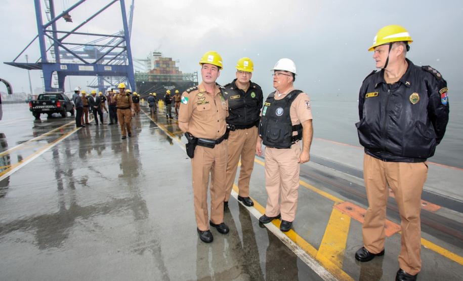 Além de visitar o cais e acompanhar o trabalho da Guarda Portuária e da Unidade Administrativa de Segurança Portuária (UASP), o grupo participou de palestras sobre a atuação da Polícia Federal, da Receita Federal e das organizações que atuam de forma conjunta em Paranaguá.