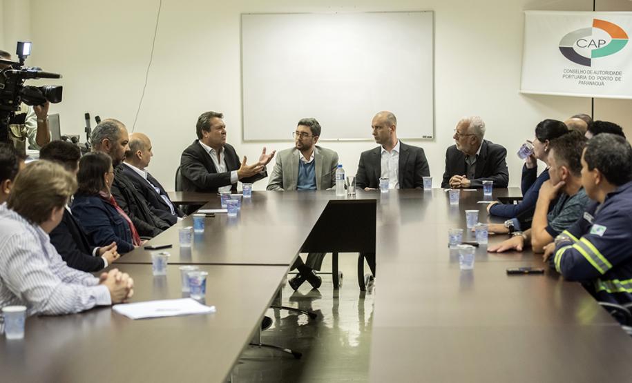 Na primeira reunião com integrantes do Governo do Estado e iniciativa privada, foi discutido o melhor local de parada dos navios e a possibilidade de embarque e desembarque de passageiros.