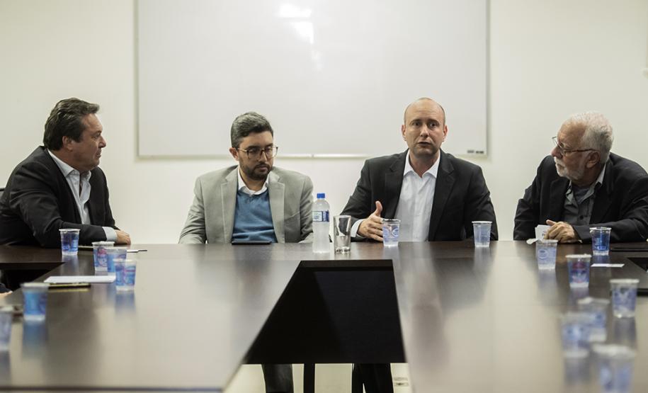 Na primeira reunião com integrantes do Governo do Estado e iniciativa privada, foi discutido o melhor local de parada dos navios e a possibilidade de embarque e desembarque de passageiros.