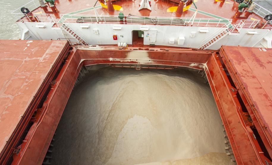 Um único navio – o Caravos Glory, das Ilhas Marschall (Oceania) – levará uma carga de 58.175 toneladas para o Oriente Médio. A média dos carregamentos no local, o berço 204, geralmente fica entre 40 e 45 mil toneladas. A operação encerra nesta segunda-feira (03).